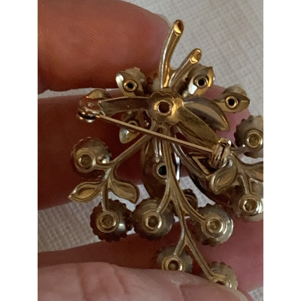 Vintage Brooch Unbranded Pearl Look Gold Toned Flower with Stem Pin irridescent